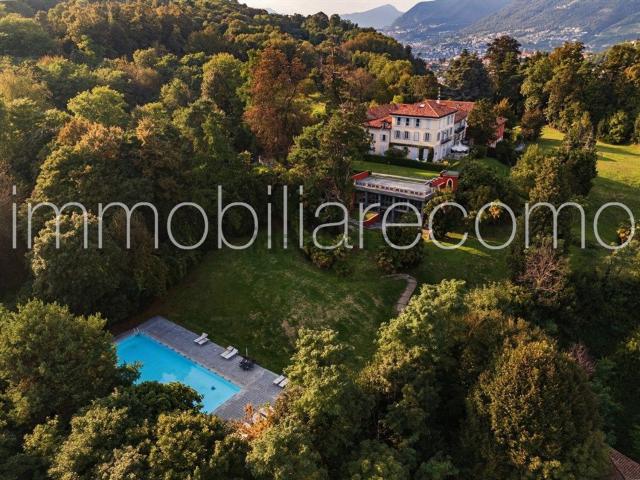 Appartamento in vendita di 190 m² in Via Cardano