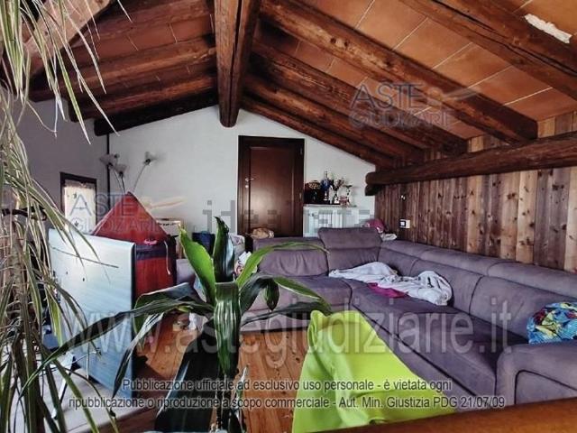 Appartamento in vendita di 190 m² in Via Carlo Felice Trossi, 144
