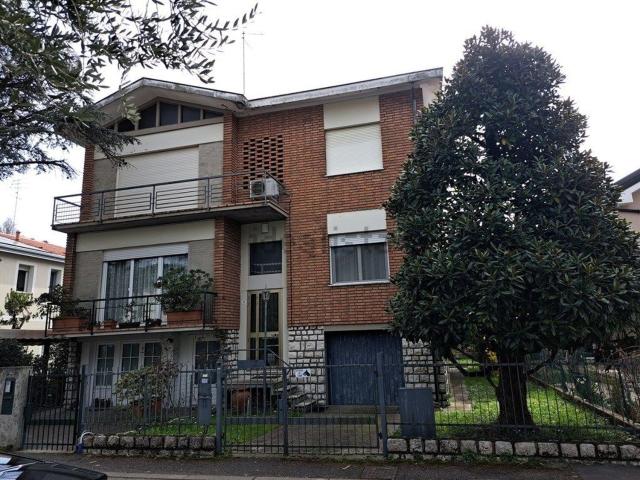 Appartamento in vendita di 190 m² in Via Antonio Camerani
