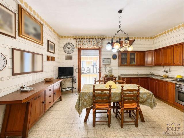 Appartamento in vendita di 190 m² in Via Alcibiade