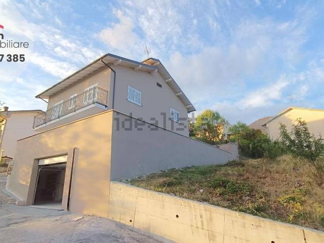 Appartamento in vendita di 190 m² in Via Aricavallo, 74