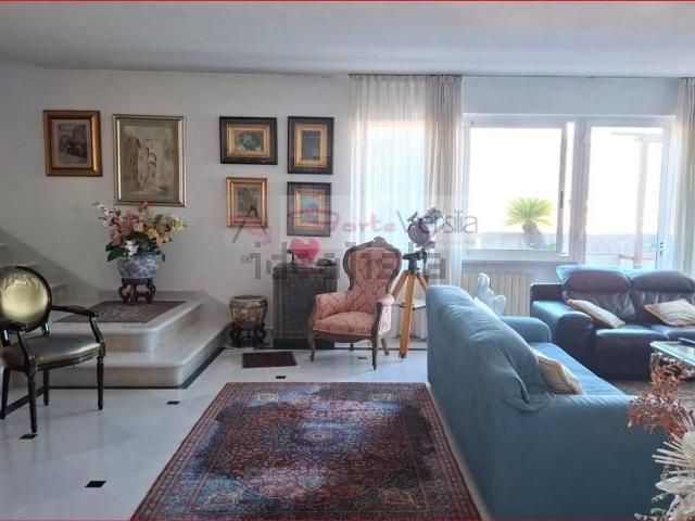 Appartamento in vendita di 190 m² in Via Bassagrande
