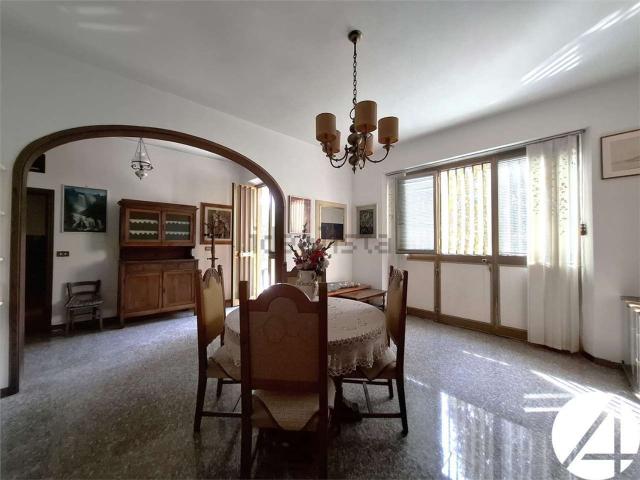 Appartamento in vendita di 190 m² in Via Bronia
