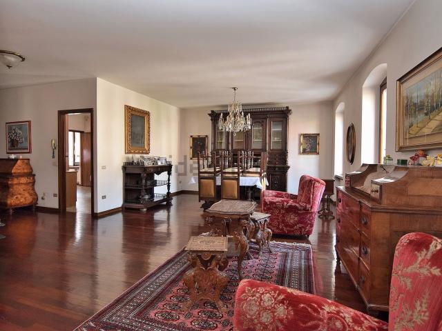 Appartamento in vendita di 190 m² in Via Galileo Galilei, 1
