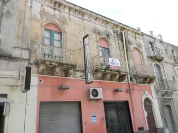 Appartamento in vendita di 190 m² in Via Giuseppe Garibaldi, 48