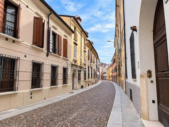 Appartamento in vendita di 190 m² in Via Gilberto Govi, 20