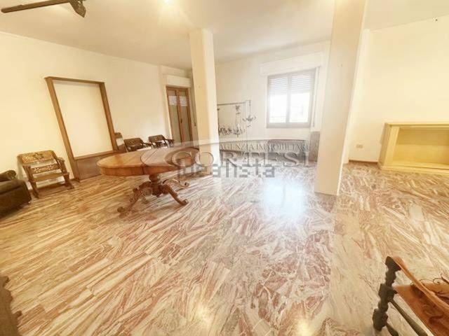 Appartamento in vendita di 190 m² in Via D. Rubechi