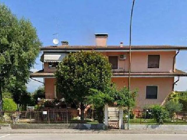 Appartamento in vendita di 190 m² in Via Don N. Busti