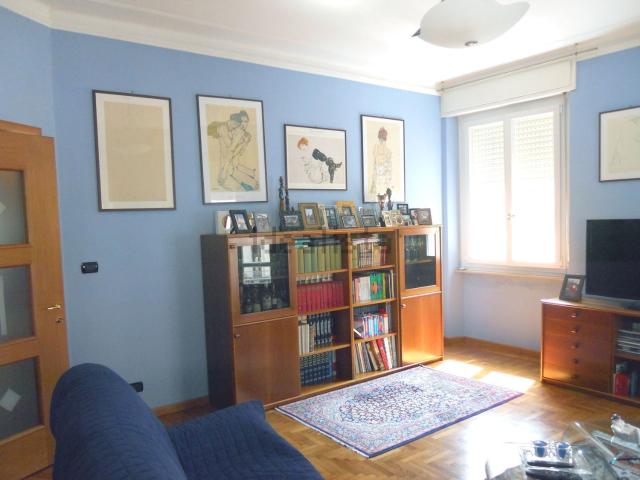 Appartamento in vendita di 190 m² in Via Dante Alighieri