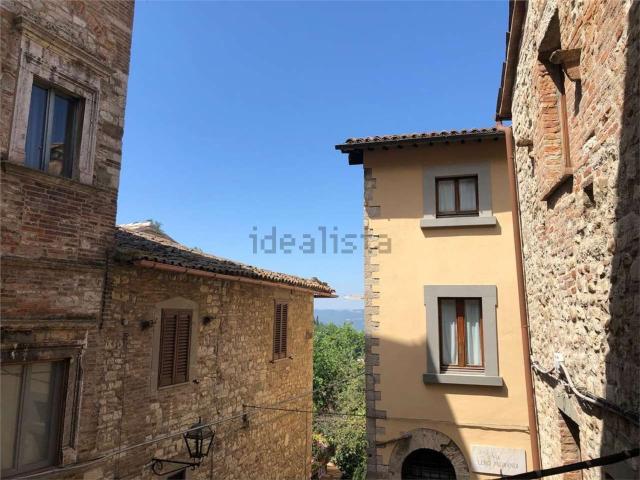 Appartamento in vendita di 190 m² in Via del Monte