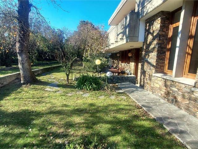 Appartamento in vendita di 190 m² in Via del Golf