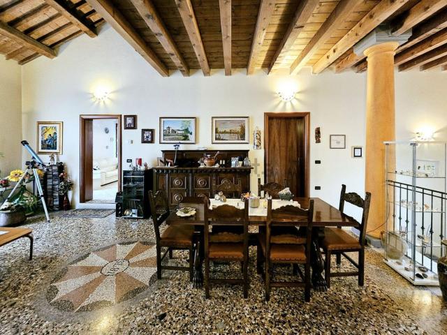 Appartamento in vendita di 190 m² in Via della Libertà