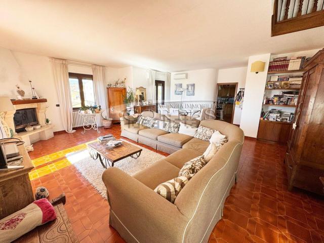 Appartamento in vendita di 190 m² in Via della Pace, 8