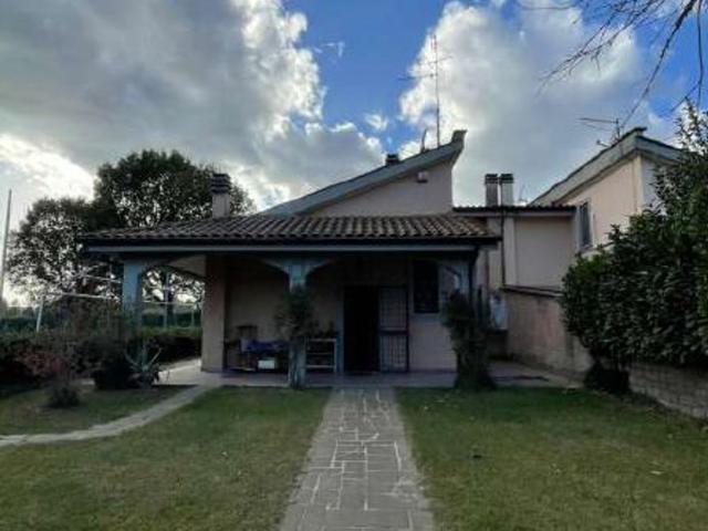 Appartamento in vendita di 190 m² in Via delle Robinie