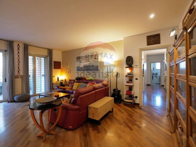 Appartamento in vendita di 190 m² in Via Orfeo Mazzitelli, 47