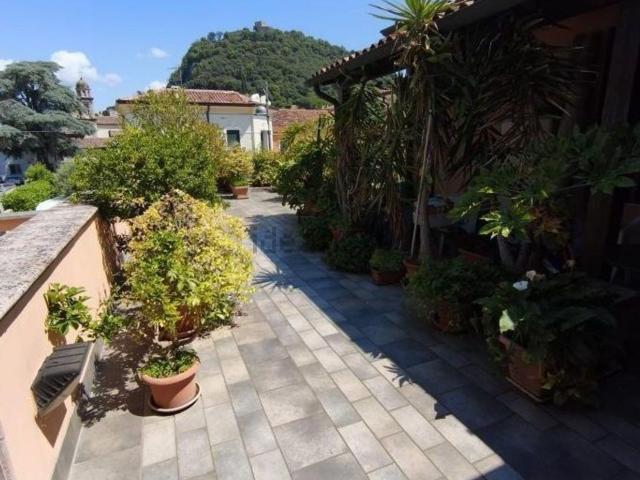 Appartamento in vendita di 190 m² in Via Luigi Cadorna