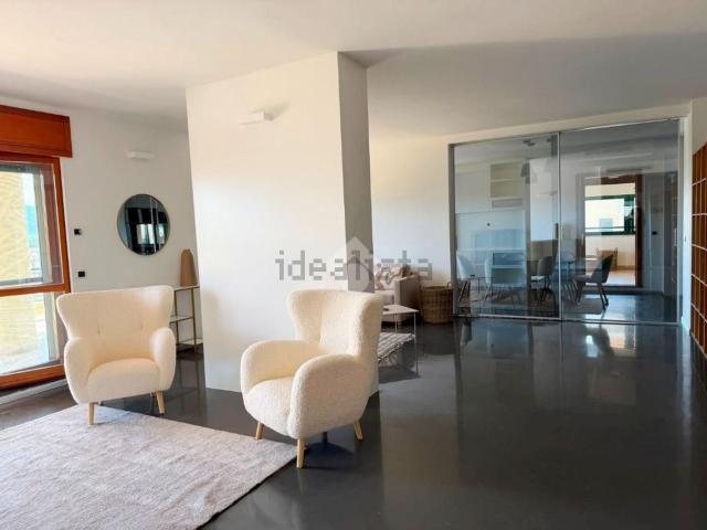 Appartamento in vendita di 190 m² in Via Monsignor Luigi di Liegro