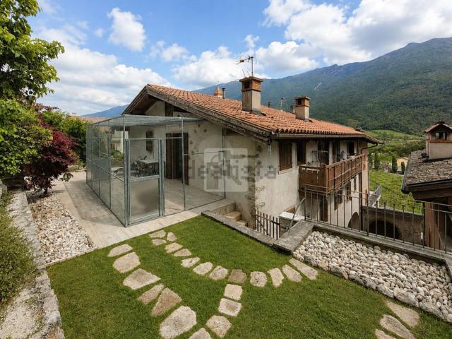 Appartamento in vendita di 190 m² in Via Monte Gaggio