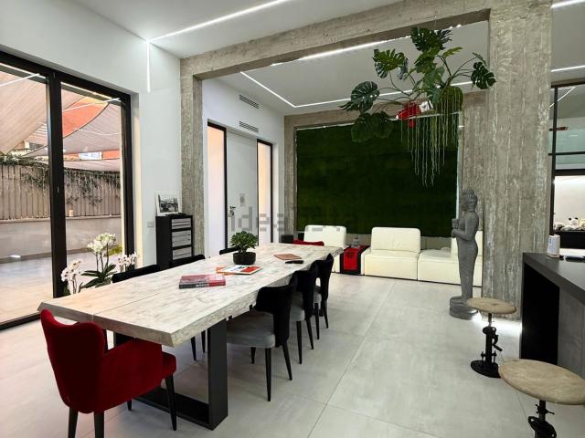 Appartamento in vendita di 190 m² in Via Mario Colacchi