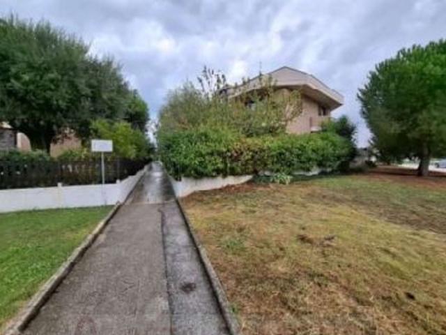 Appartamento in vendita di 190 m² in Via Martiri delle Foibe