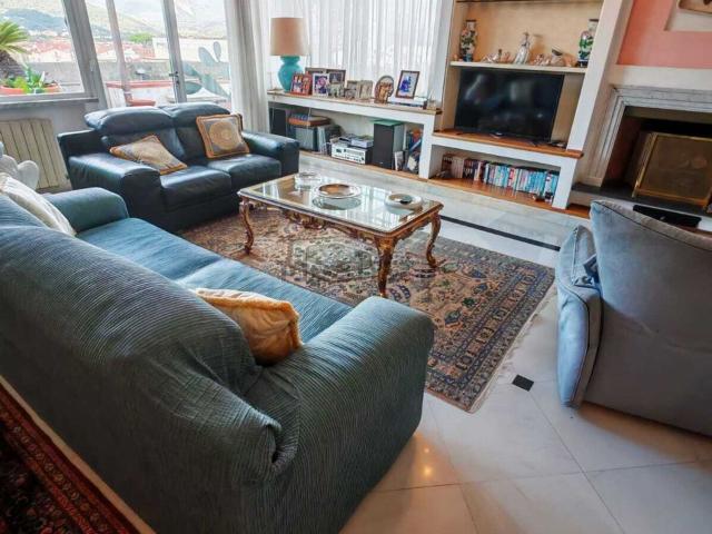 Appartamento in vendita di 190 m² in Via Parma