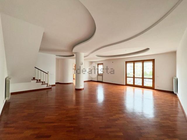 Appartamento in vendita di 190 m² in Via per Fossacesia, 158