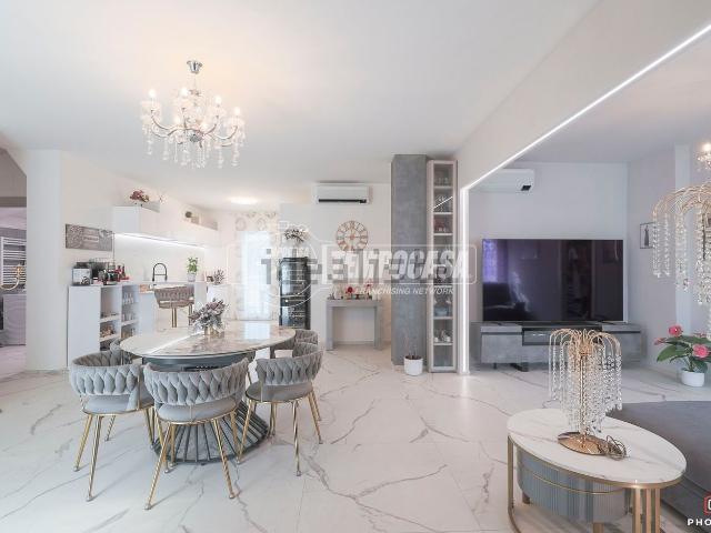 Appartamento in vendita di 190 m² in Via Perugia