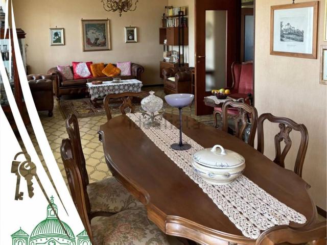 Appartamento in vendita di 190 m² in Via Roà