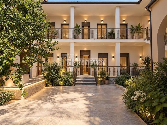 Appartamento in vendita di 190 m² in Via Roma, 10