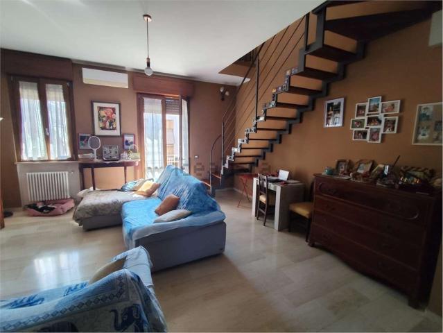Appartamento in vendita di 190 m² in Via Vittorio Veneto