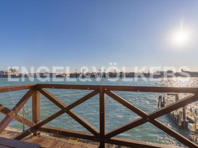 Appartamento in vendita di 190 m² in Fondamenta delle Zattere