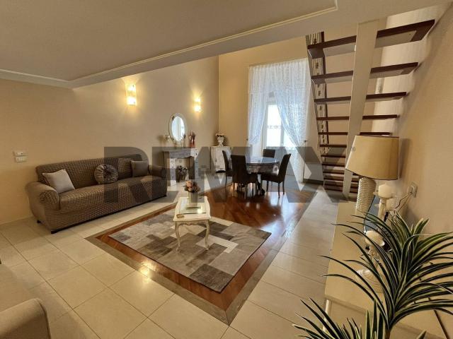 Appartamento in vendita di 190 m² in Piazza del Lago, 2