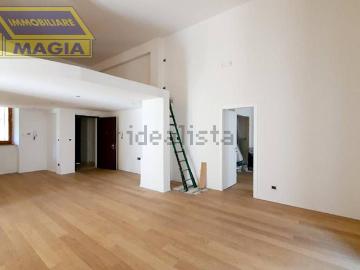 Appartamento in vendita di 190 m² in Piazza della Viola