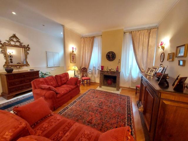 Appartamento in vendita di 191 m² in Via della Grotta