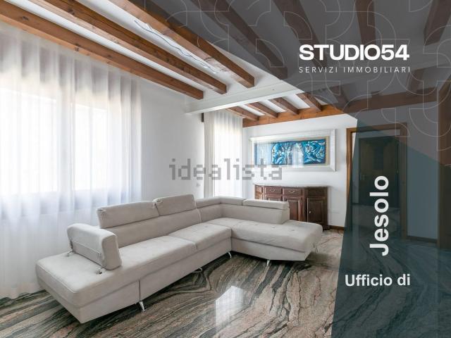 Appartamento in vendita di 191 m² in Via della Fonte, 35