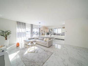 Appartamento in vendita di 191 m² in Via Lorenzo Nardi