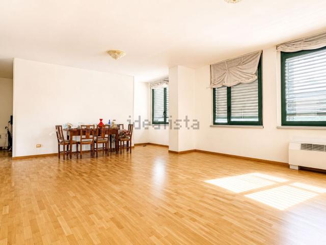 Appartamento in vendita di 191 m² in Via Luigi Sani, 9