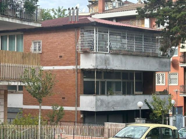 Appartamento in vendita di 191 m² in Via Mario Fani