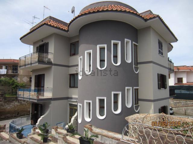 Appartamento in vendita di 191 m² in Viale degli Ulivi, 29