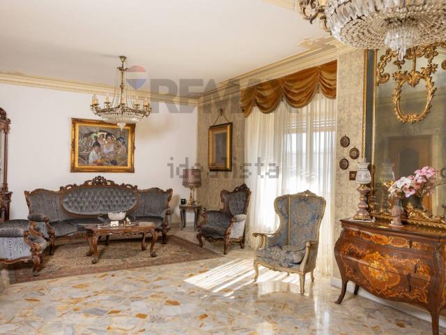 Appartamento in vendita di 192 m² in Via Beato Bonaventura, 33