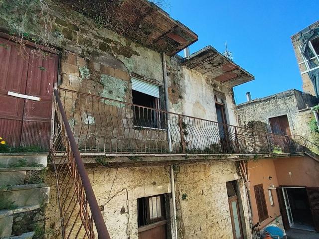 Appartamento in vendita di 192 m² in Via Giosuè Carducci