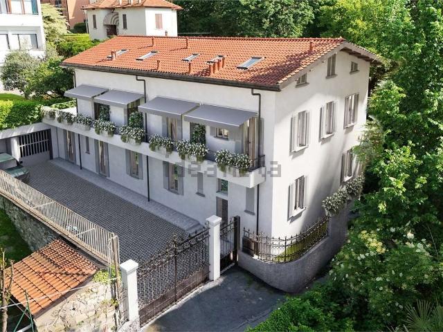 Appartamento in vendita di 192 m² in Via Filippo Caronti, 5