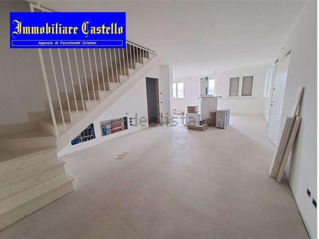 Appartamento in vendita di 192 m² in Via Scuderlando, 106