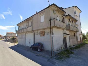 Appartamento in vendita di 192 m² in Via Padre Pacifico Zaccaro