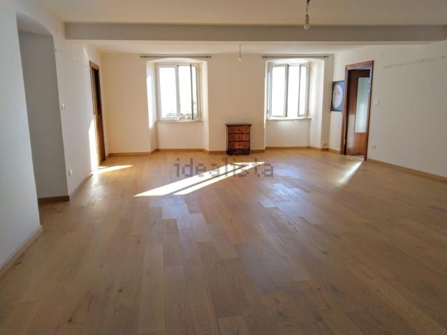 Appartamento in vendita di 192 m² in Via Piazzagrande, 57