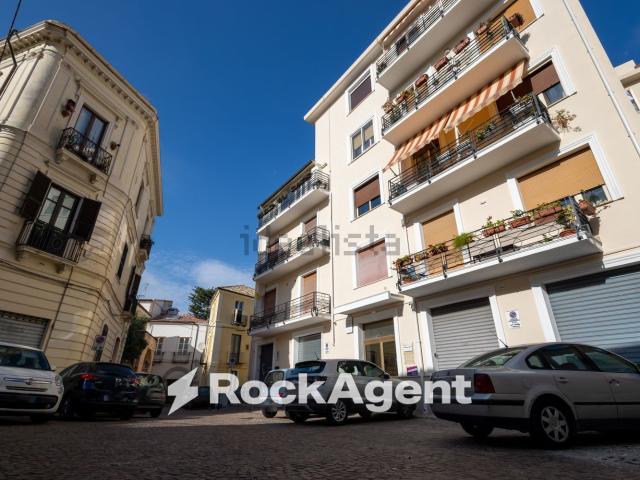 Appartamento in vendita di 192 m² in Vicolo IV Raffaelli, 62