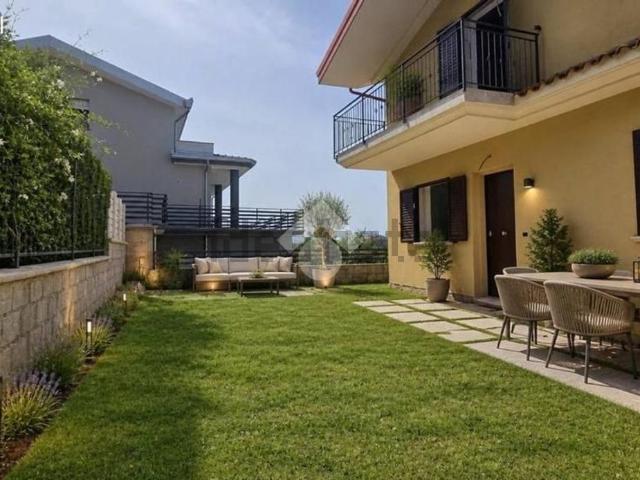 Appartamento in vendita di 192 m² in Contrada Lupinelli, 8