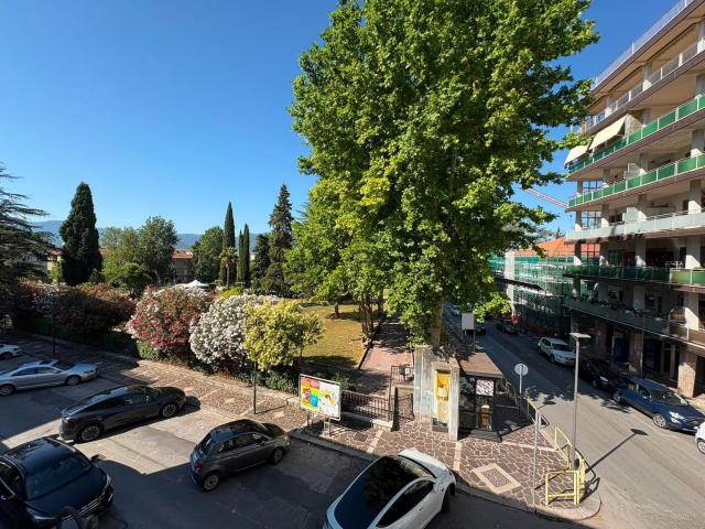 Appartamento in vendita di 193 m² in Via Alcide de Gasperi