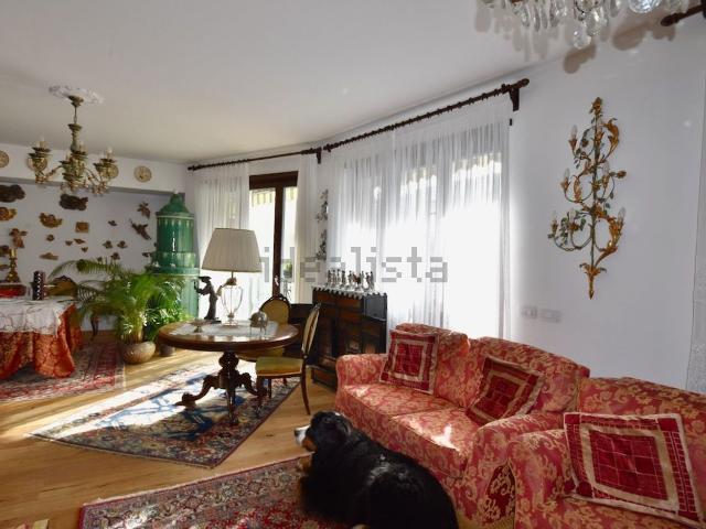 Appartamento in vendita di 193 m² in Via Giuseppe Grazioli, 116