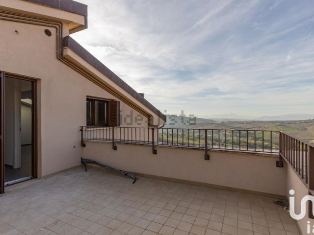 Appartamento in vendita di 193 m² in Via della Rocca